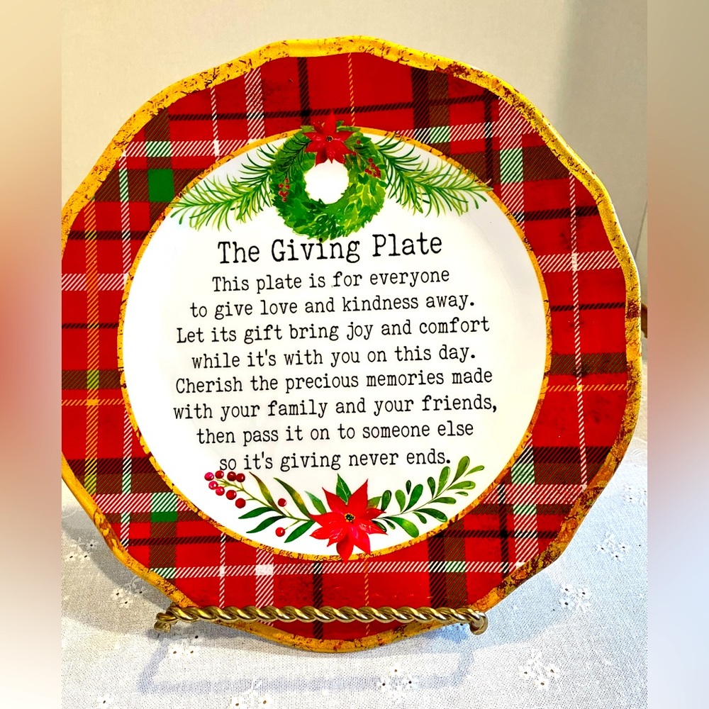 THE GIVING PLATE XMAS RED TARTAN PLAID BY HOUSE & GARDEN. MELAMINE, NWOT.